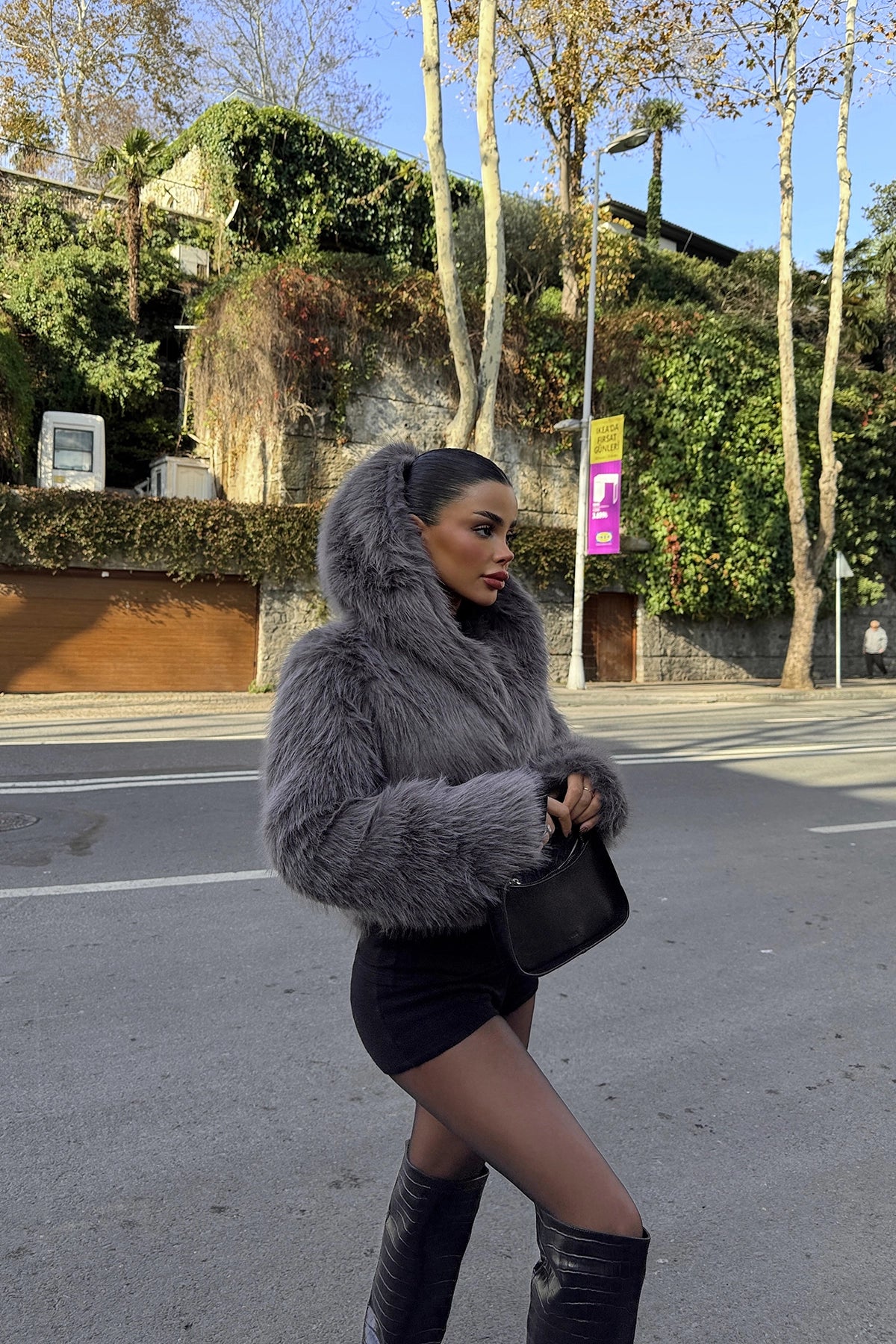 Chique Luxe Anthracietgrijze Faux Fur Jas met Oversized Capuchon